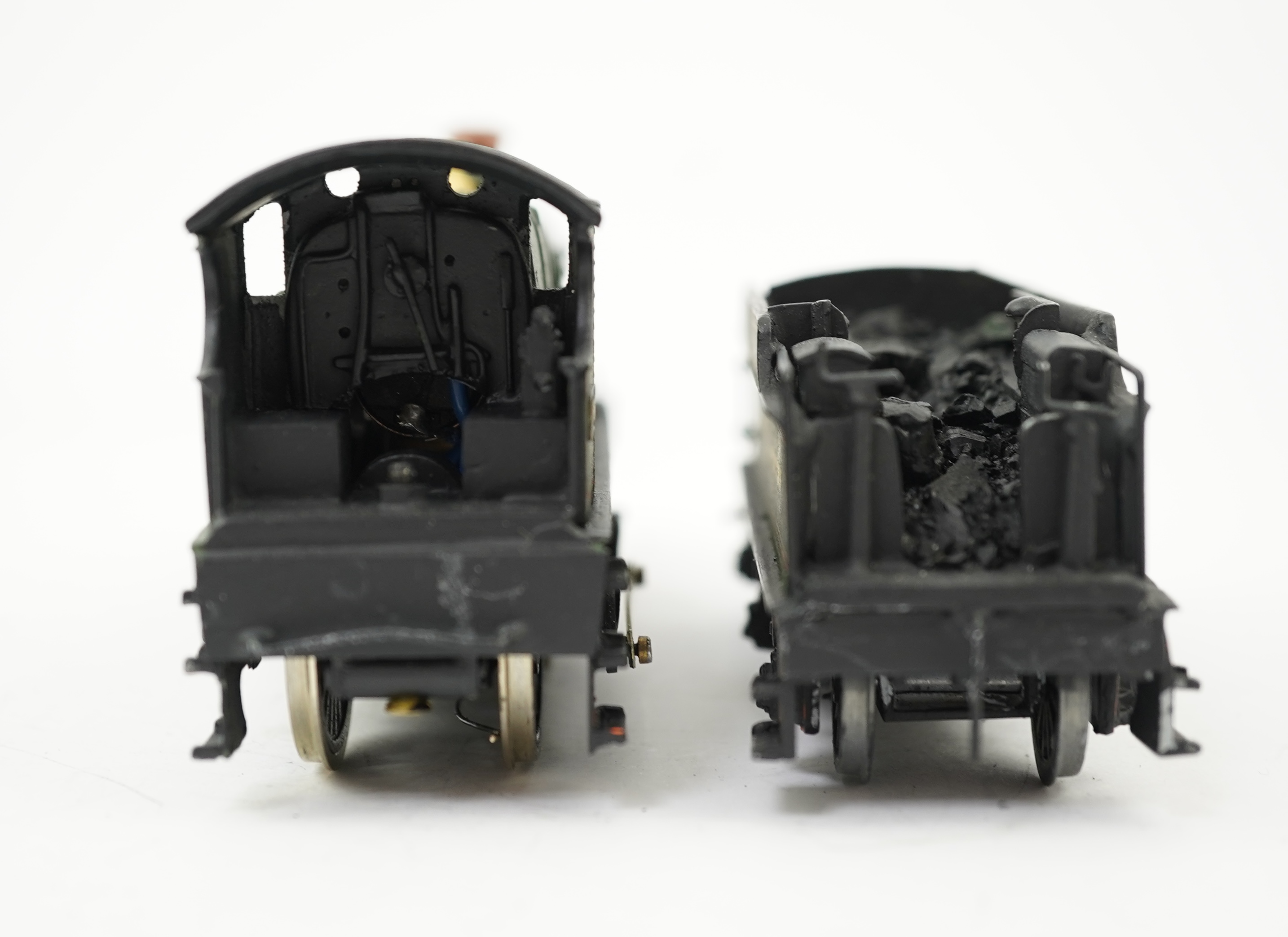 Two 00 gauge brass and white metal kit built GWR tender locomotives; a Star class 4-6-0, Lode Star 4003, together with a Flower class 4-4-0, Polyanthus 4166, constructed, painted and lined to a high standard, both motore